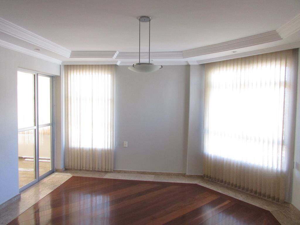 Apartamento à venda no Centro: Apartamento à venda, Centro - Divinópolis/MG